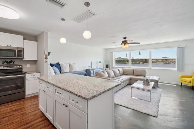 3850 13TH AVENUE N 212, St Petersburg, FL 33713