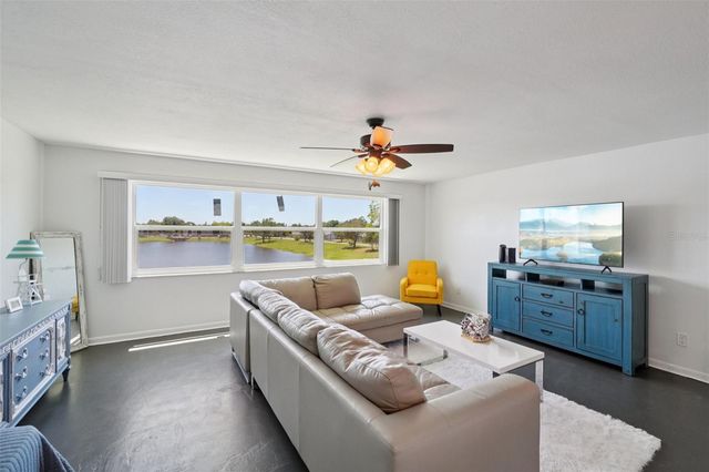 3850 13TH AVENUE N 212, St Petersburg, FL 33713