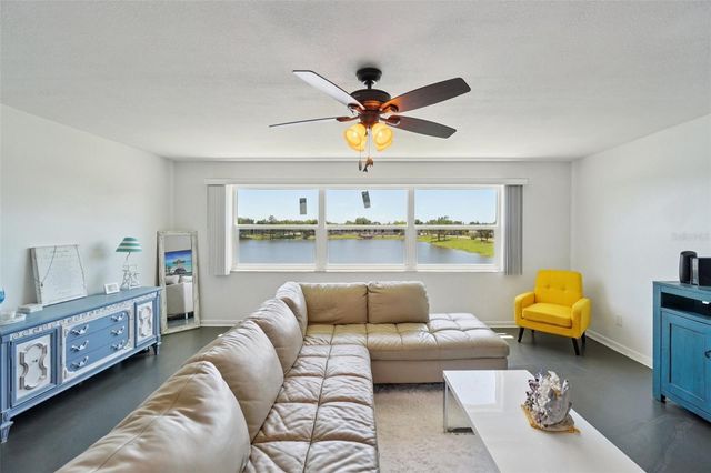 3850 13TH AVENUE N 212, St Petersburg, FL 33713