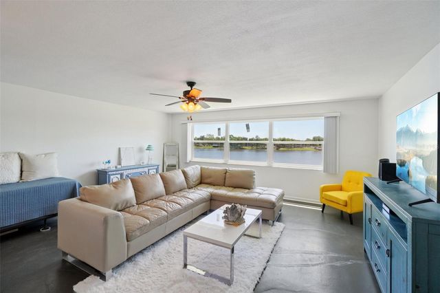 3850 13TH AVENUE N 212, St Petersburg, FL 33713