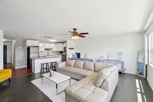 3850 13TH AVENUE N 212, St Petersburg, FL 33713