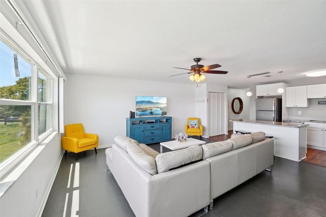 3850 13TH AVENUE N 212, St Petersburg, FL 33713