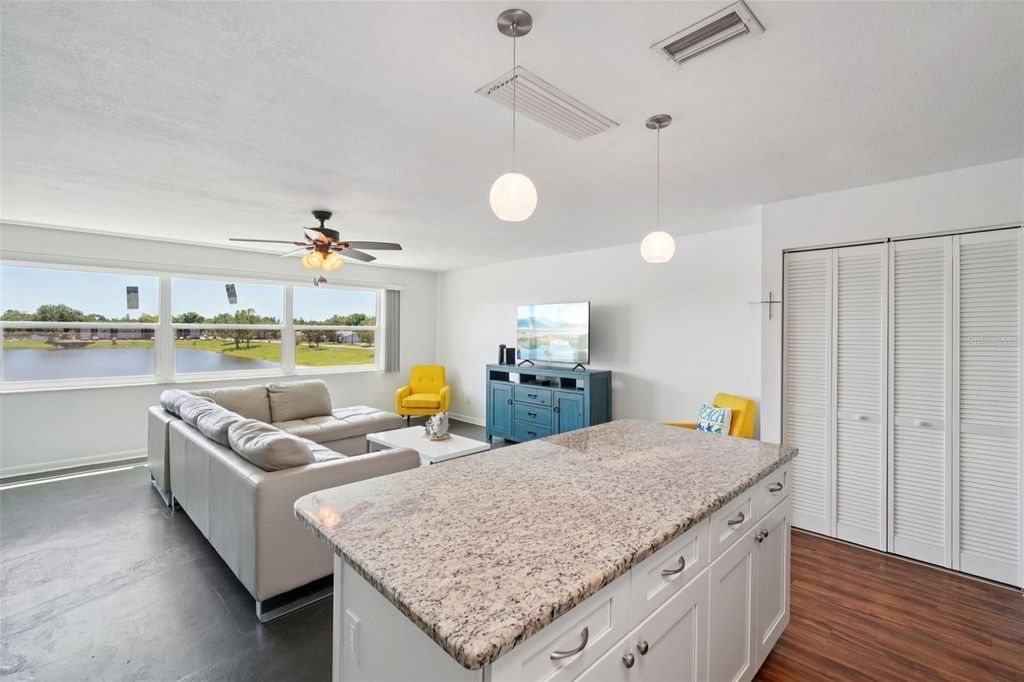 Image 14 of property listing at 3850 13TH AVENUE N 212, St Petersburg, FL 33713