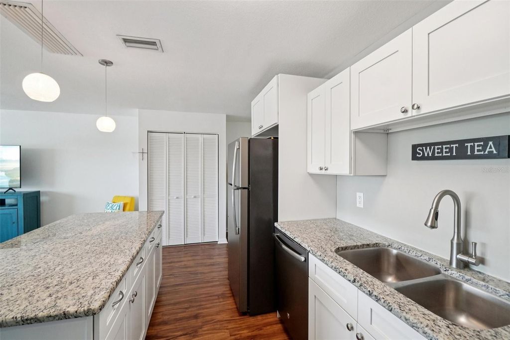 Image 15 of property listing at 3850 13TH AVENUE N 212, St Petersburg, FL 33713