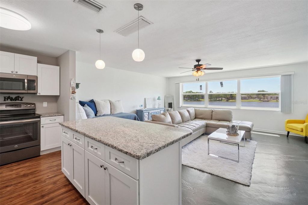 Image 18 of property listing at 3850 13TH AVENUE N 212, St Petersburg, FL 33713