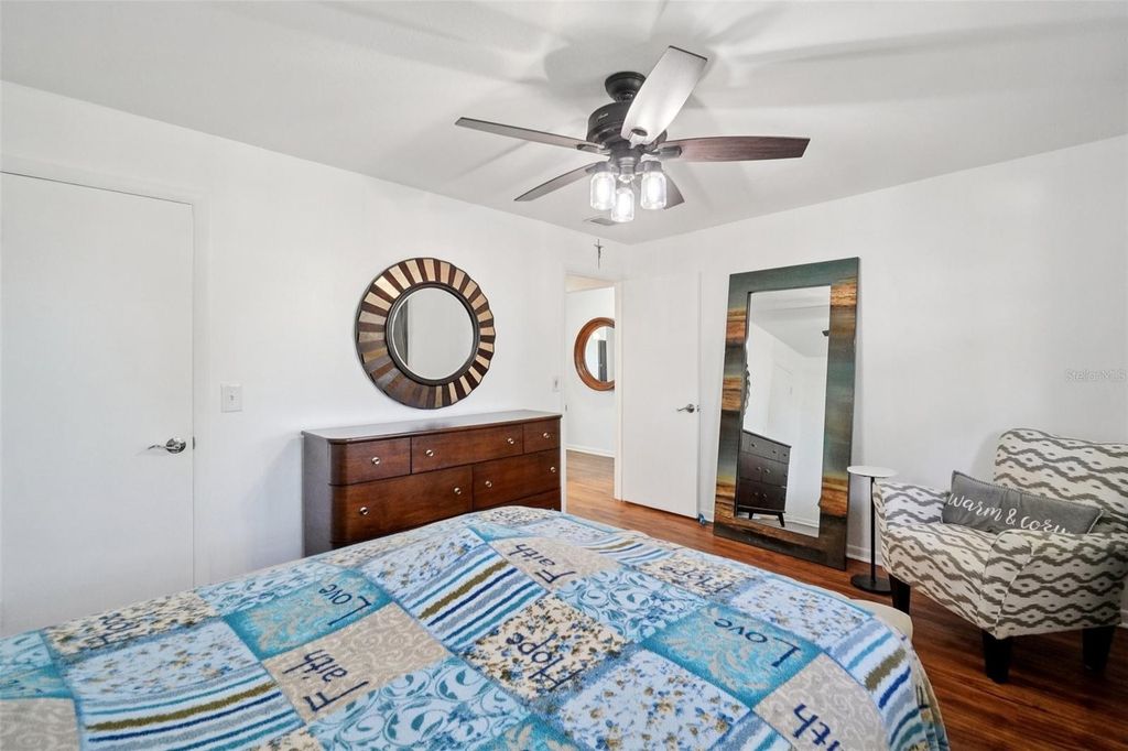 Image 20 of property listing at 3850 13TH AVENUE N 212, St Petersburg, FL 33713