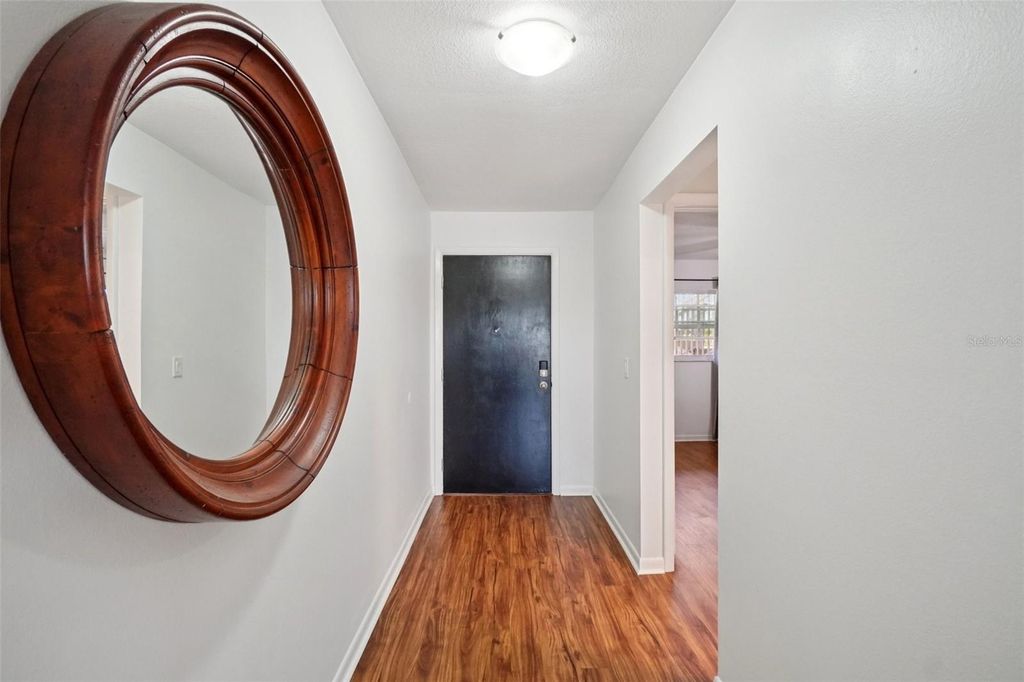 Image 3 of property listing at 3850 13TH AVENUE N 212, St Petersburg, FL 33713