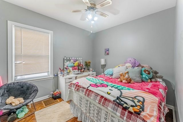 5335 W Barry Avenue, Chicago, IL 60641