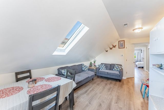 5335 W Barry Avenue, Chicago, IL 60641