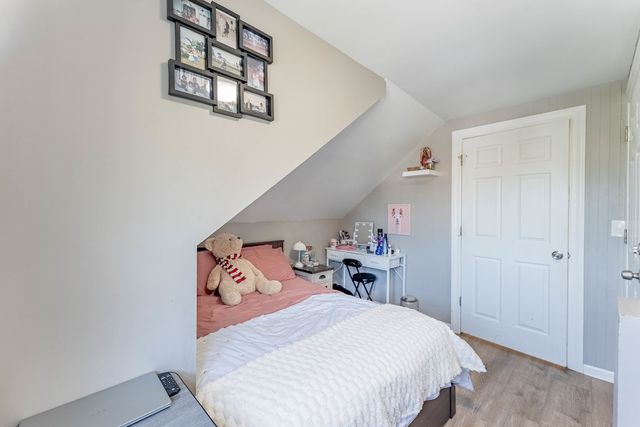 5335 W Barry Avenue, Chicago, IL 60641