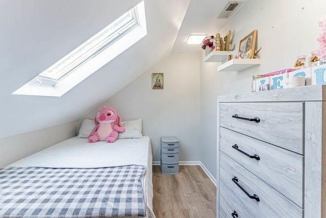 5335 W Barry Avenue, Chicago, IL 60641