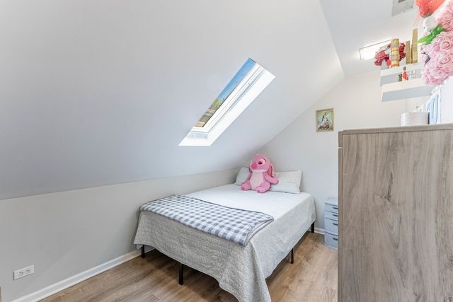 5335 W Barry Avenue, Chicago, IL 60641