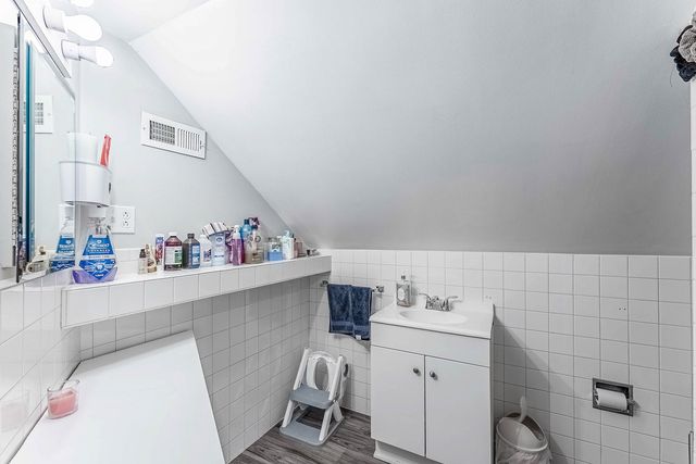 5335 W Barry Avenue, Chicago, IL 60641