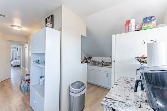 5335 W Barry Avenue, Chicago, IL 60641