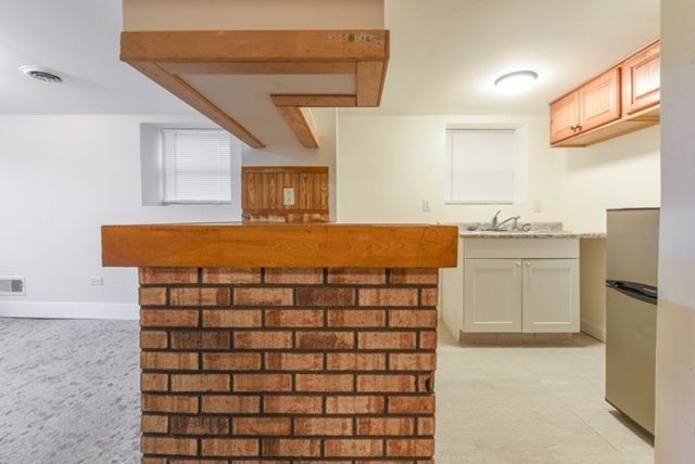 5335 W Barry Avenue, Chicago, IL 60641