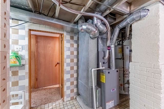 5335 W Barry Avenue, Chicago, IL 60641