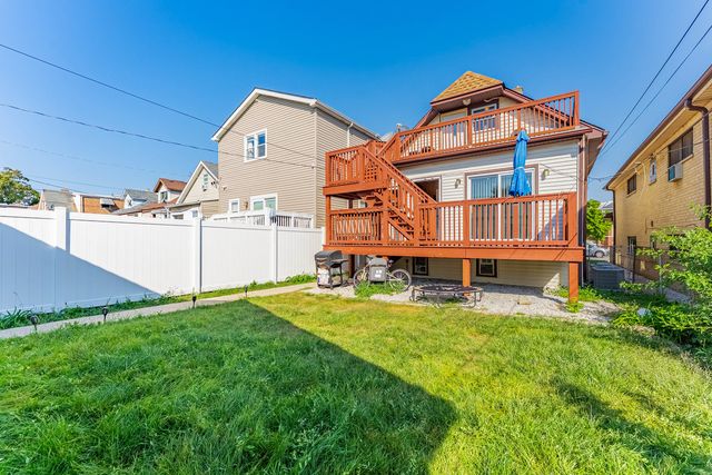 5335 W Barry Avenue, Chicago, IL 60641