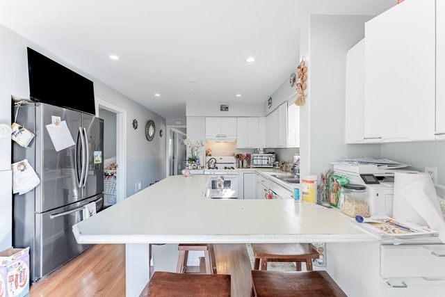 5335 W Barry Avenue, Chicago, IL 60641