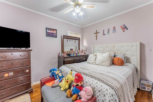 5335 W Barry Avenue, Chicago, IL 60641