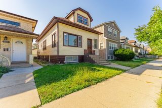 5335 W Barry Avenue, Chicago, IL 60641