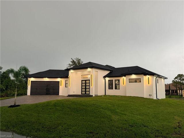 808 Maple AVE N, Lehigh Acres, FL 33972