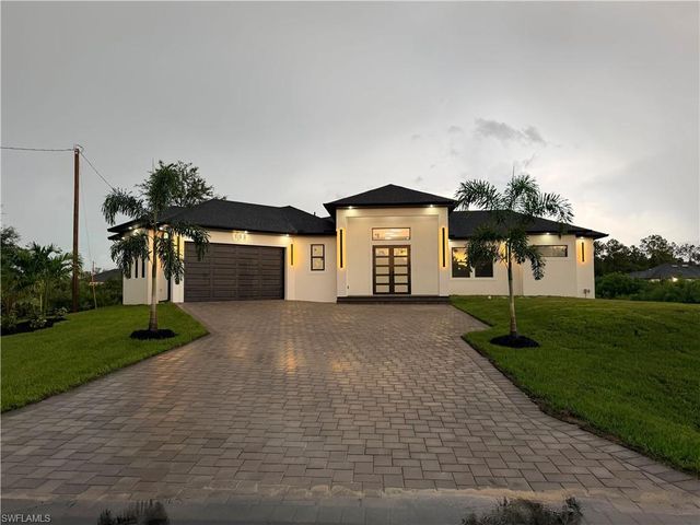 808 Maple AVE N, Lehigh Acres, FL 33972