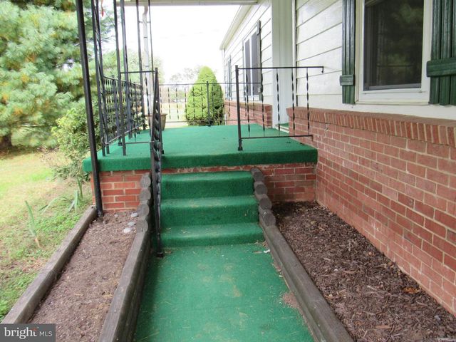 172 ROGERS MILL RD, Strasburg, VA 22657