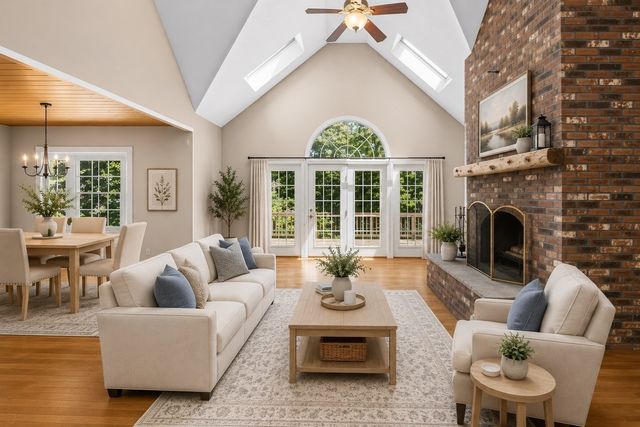 42 Mattapan St, Falmouth, MA 02536