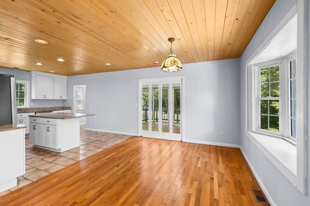 42 Mattapan St, Falmouth, MA 02536