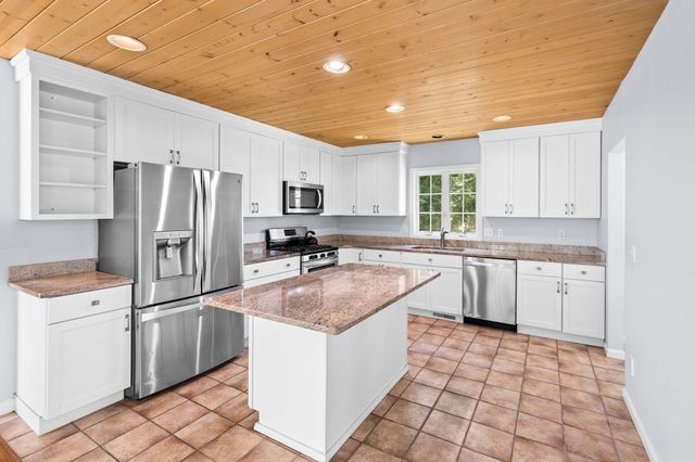 42 Mattapan St, Falmouth, MA 02536