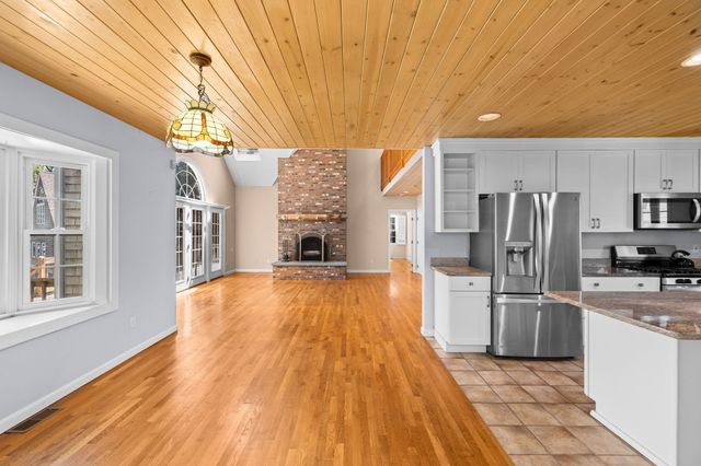 42 Mattapan St, Falmouth, MA 02536