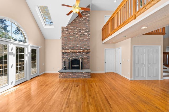 42 Mattapan St, Falmouth, MA 02536