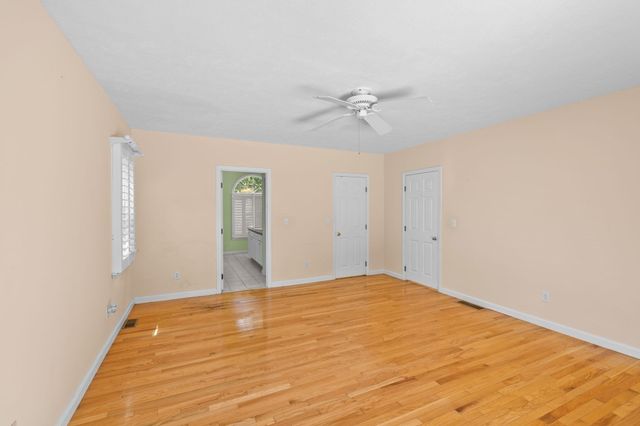 42 Mattapan St, Falmouth, MA 02536