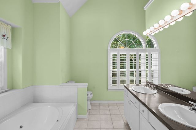 42 Mattapan St, Falmouth, MA 02536