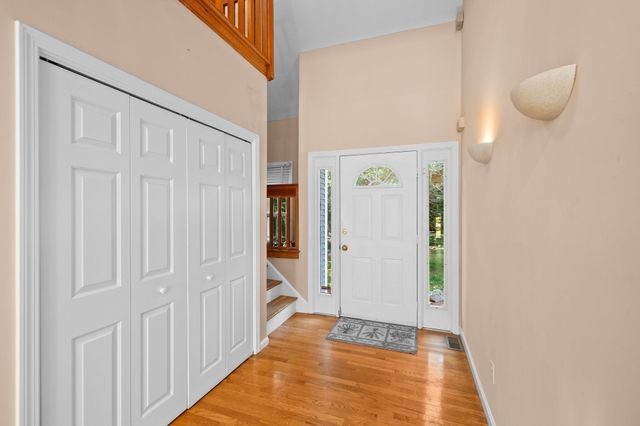 42 Mattapan St, Falmouth, MA 02536