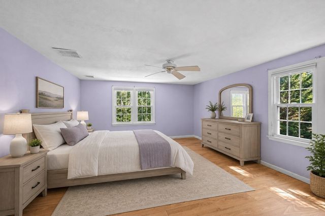 42 Mattapan St, Falmouth, MA 02536