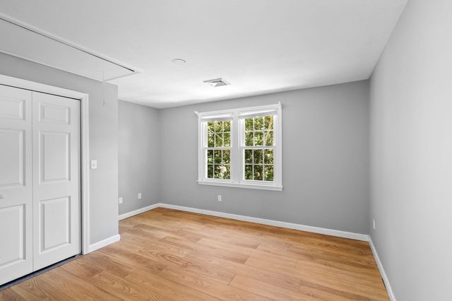 42 Mattapan St, Falmouth, MA 02536
