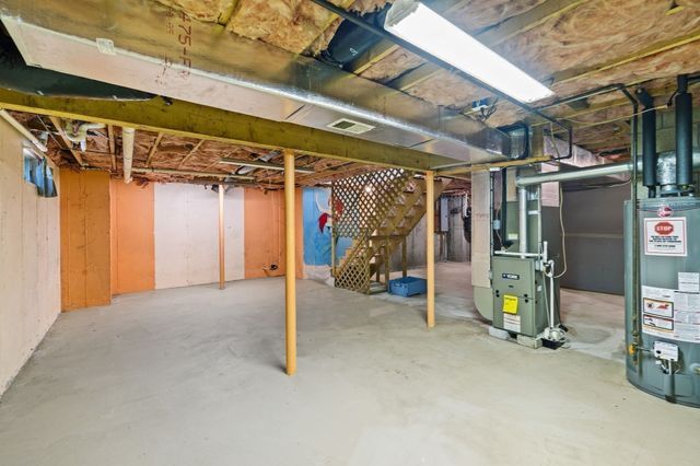 42 Mattapan St, Falmouth, MA 02536