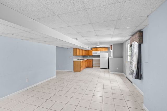 42 Mattapan St, Falmouth, MA 02536