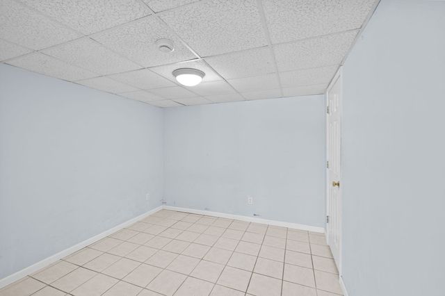 42 Mattapan St, Falmouth, MA 02536