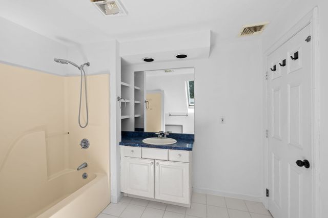 42 Mattapan St, Falmouth, MA 02536