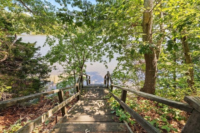 42 Mattapan St, Falmouth, MA 02536