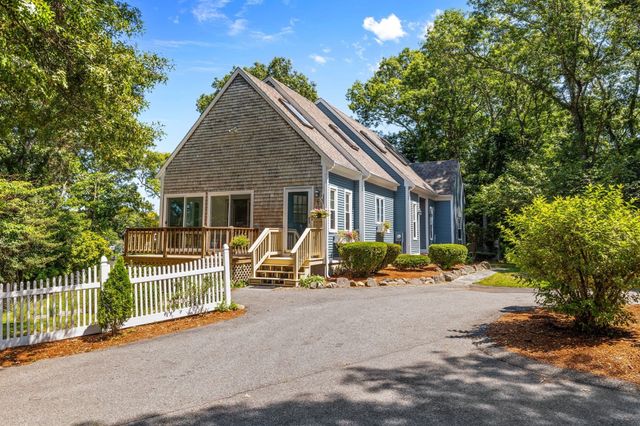 42 Mattapan St, Falmouth, MA 02536