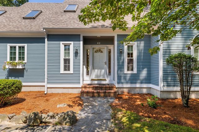 42 Mattapan St, Falmouth, MA 02536