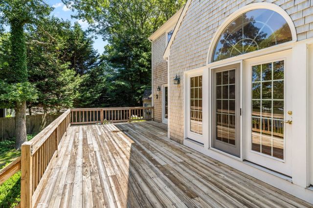 42 Mattapan St, Falmouth, MA 02536