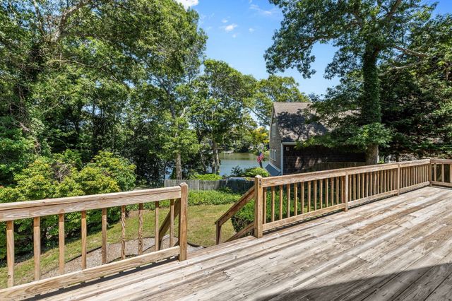 42 Mattapan St, Falmouth, MA 02536