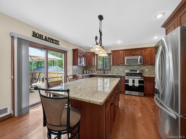 6 Colonial Drive, New City, NY 10956