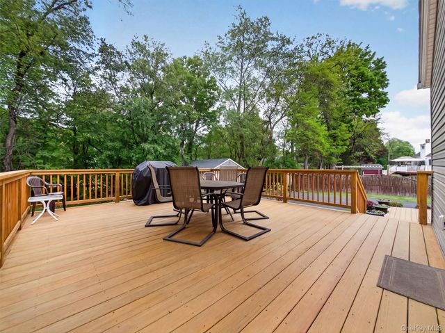 6 Colonial Drive, New City, NY 10956