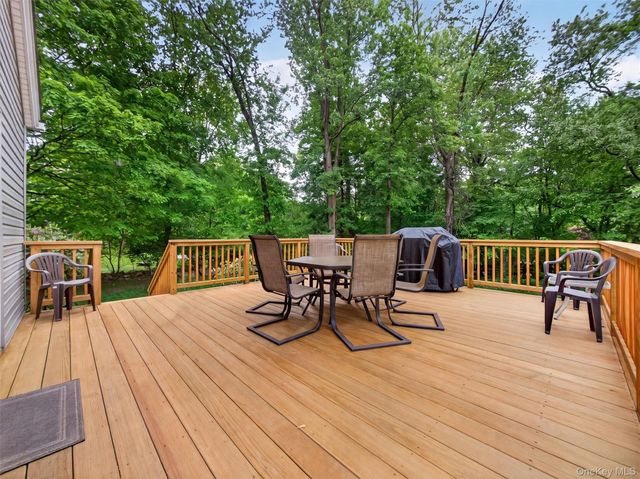 6 Colonial Drive, New City, NY 10956
