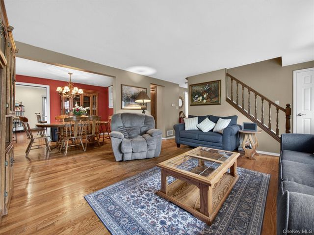 6 Colonial Drive, New City, NY 10956